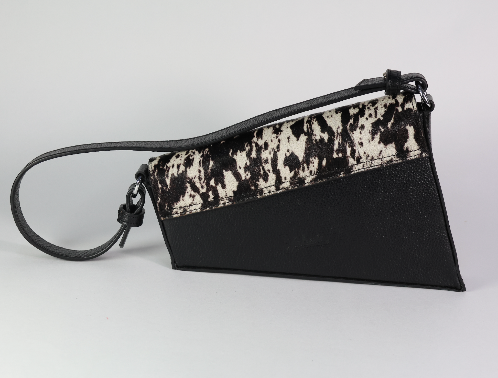 Asimetric Cow Print Negro